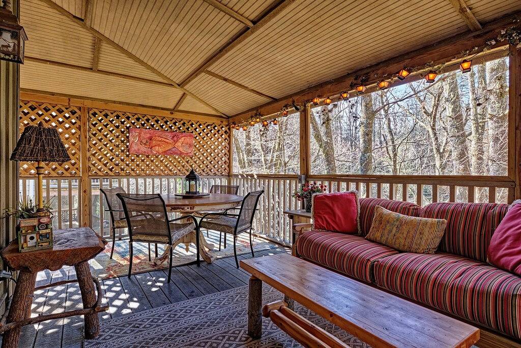 Heinrich - Mill Creek Cottage: Walk to Downtown | Creekside Retreat w/ Hot Tub in Highlands (NC), Macon County