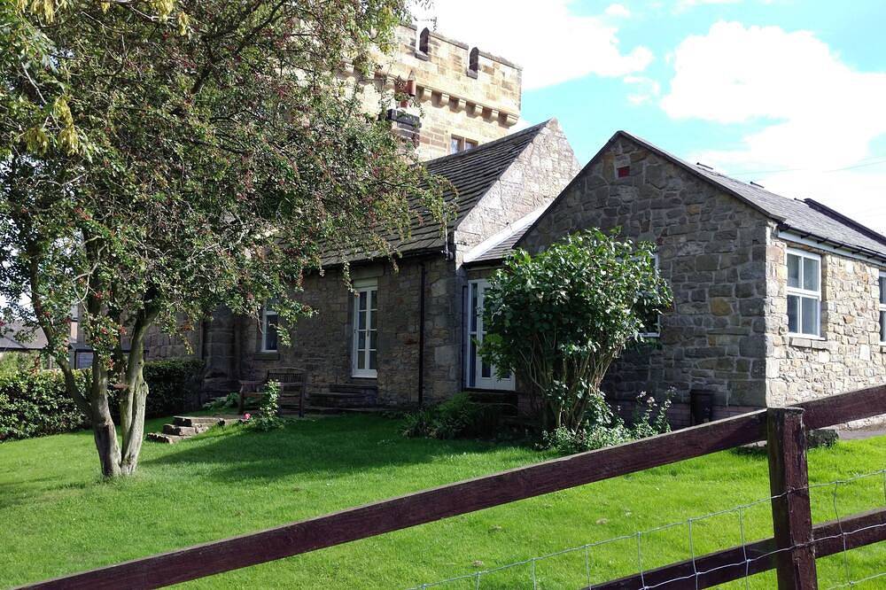 Peaceful Listed Cottage attached to Pele Tower with log stove in Northumberland