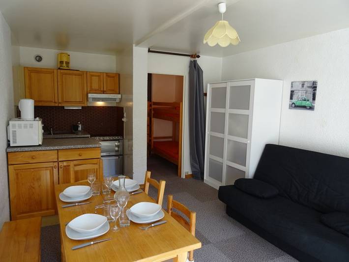 Studio entier, Studio Pmr près des pistes avec coin montagne et balcon in La Salle-les-Alpes, Serre Chevalier