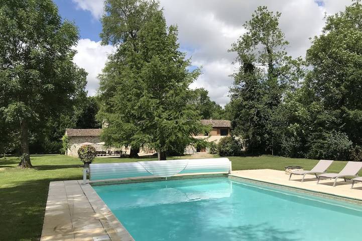 Location de vacances pour 22 personnes, avec Balcon et Jardin à Lalandusse
