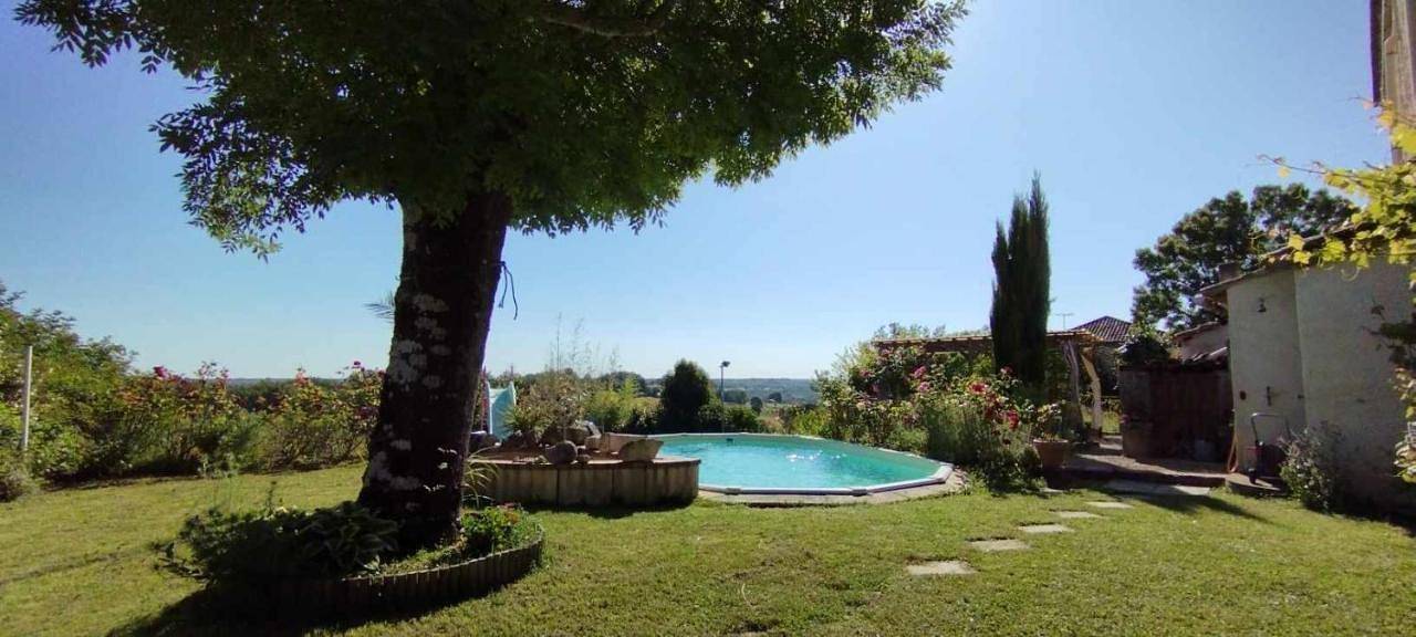 Double Room with Pool View in Montdoumerc, Quercy