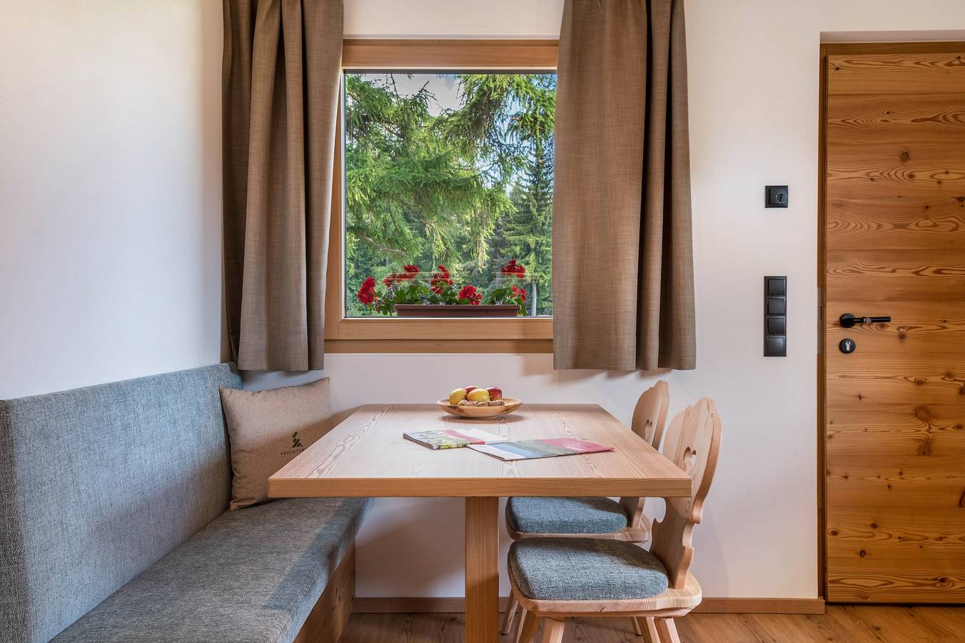Appartement 'Larch' met uitzicht op de bergen, gedeelde tuin en Wi-Fi, foto 7