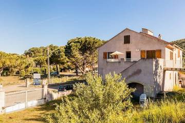 Location de vacances pour 6 personnes, avec terrasse et jardin à Farinole