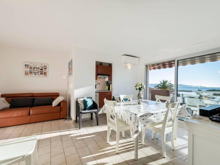Gîte pour 4 personnes, avec terrasse dans Plage Des Tamaris Cavalaire Sur Mer - 4