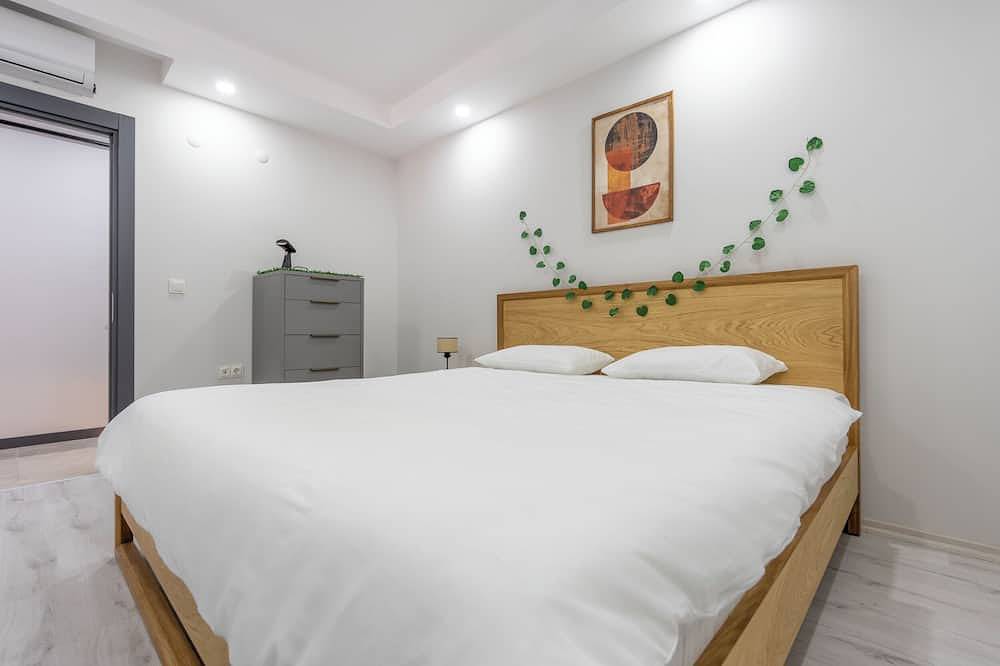 Entire apartment, Funky & Spacious: 2-Bedroom Colourful Escape Near Downtown! in Antalya, Antalya Province