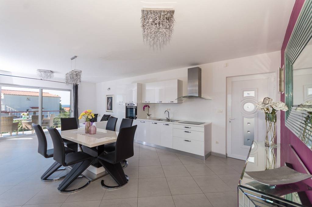 Ganze Wohnung, Ferienwohnung in Tribunj mit Meerblick, Terrasse, Klimaanlage, W-Lan (4265-2) in Tribunj, Šibenik-Knin