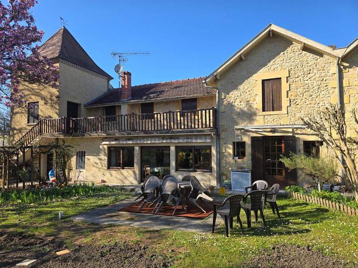 Location de vacances pour 2 personnes, avec vue et terrasse à Couze-et-Saint-Front