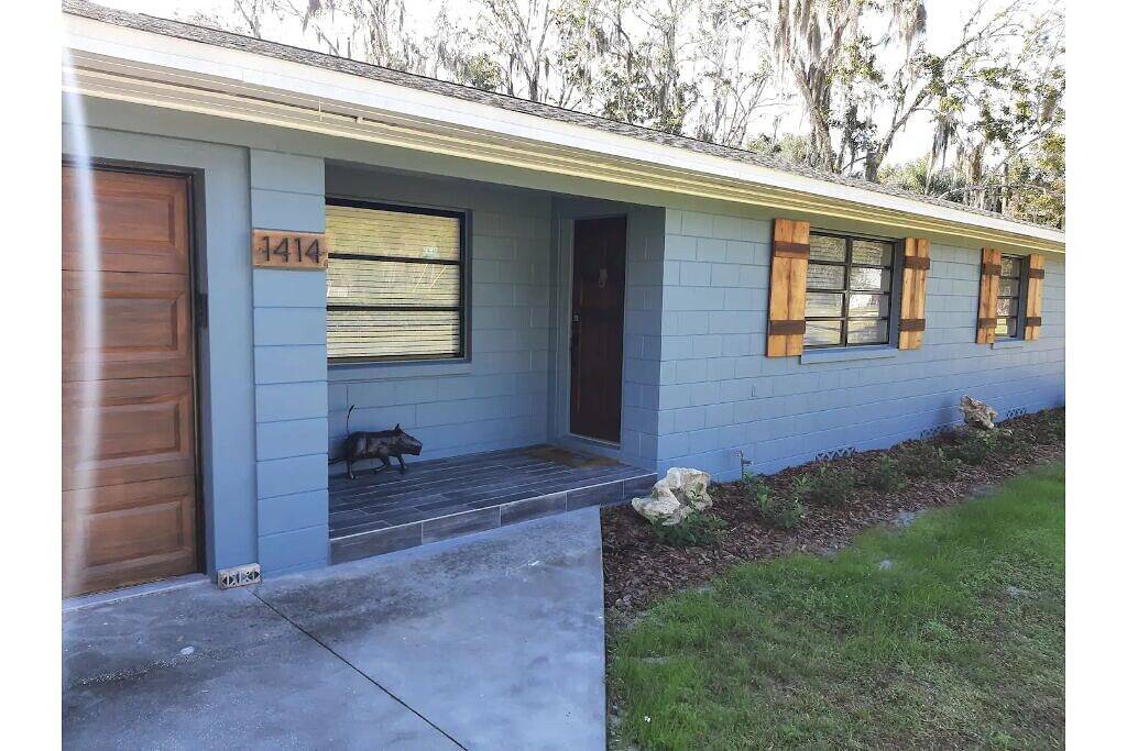 Spacious \"The Lodge\" 3 bed 2 bath w/Pool and plenty of Boat or Rv parking!! in Mount Dora, Lake County