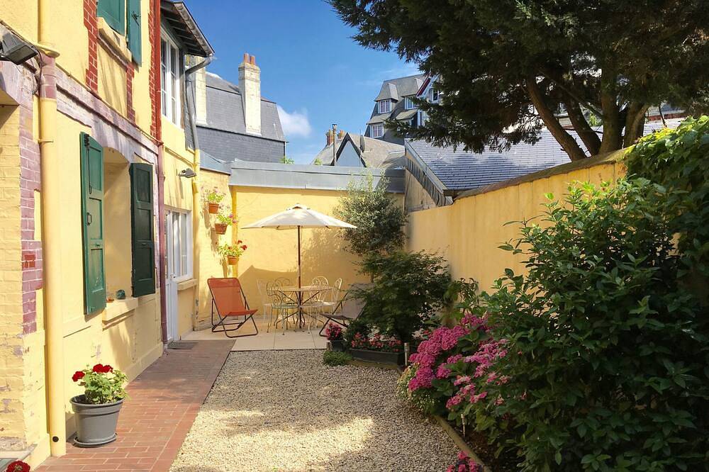 Maison Familiale 6 Pers. (+enf.-3ans) , 2*, Place Morny 50 m, jardin, terrasse, in Deauville, Région de Lisieux