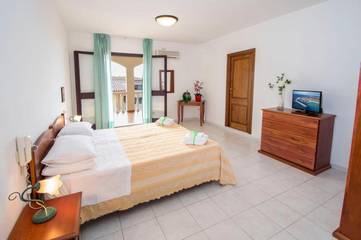 Gîte pour 2 personnes, avec balcon à Isola Rossa
