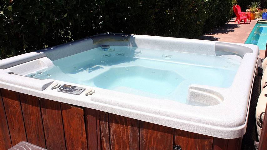 Vacation rental for 30 people, with yard and hot tub in Hurricane