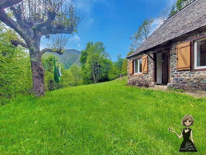 Gîte pour 9 personnes, avec jardin et vue à Ferrières