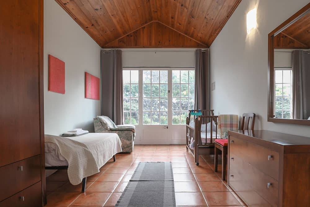 Casa Cor de Rosa, Ilha do Pico, Vila da Madalena, Açores, Portugal - Free wifi in Madalena, Ilha do Pico