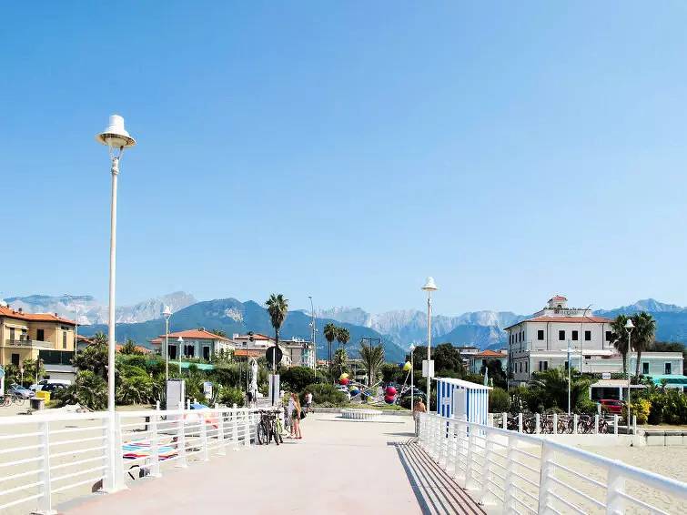 Entire apartment, 2 Rooms 4 People in Marina di Massa, Massa