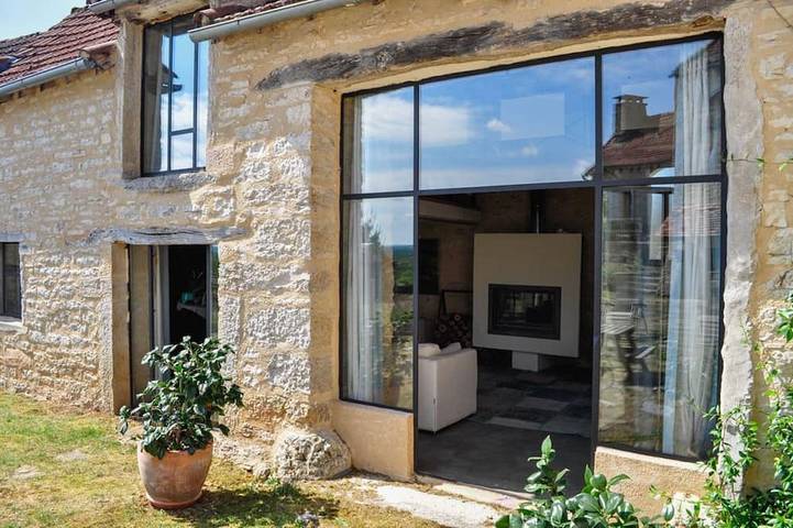 Location de vacances pour 7 personnes, avec jardin et piscine à Puyjourdes