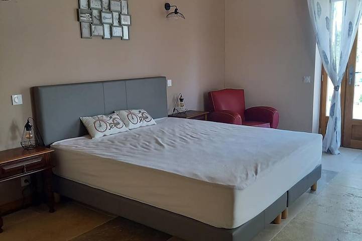 Location de vacances pour 12 personnes, avec jardin et terrasse à Saint-Martin-de-Fressengeas - 2