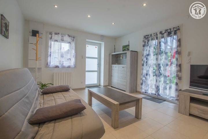 Gîte pour 6 personnes, avec jardin dans La Biolle - 4