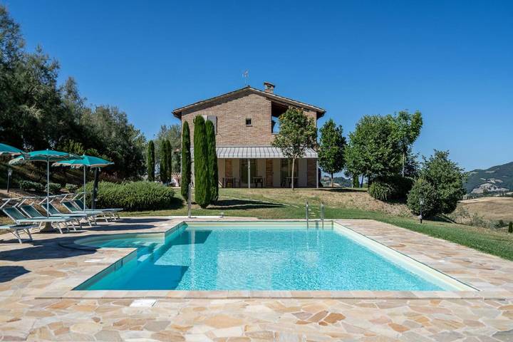 Ferienwohnung für 3 Personen, mit Garten und Pool sowie Ausblick in Urbino