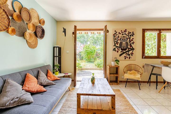 Gîte pour 3 personnes, avec jardin et terrasse à Prévessin-Moëns