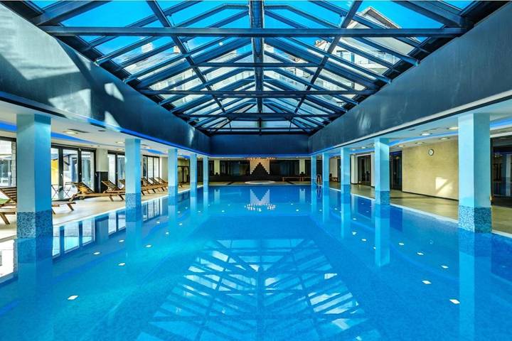Apartamento para 2 personas, con jardín y jacuzzi además de piscina y sauna en Región de Bansko