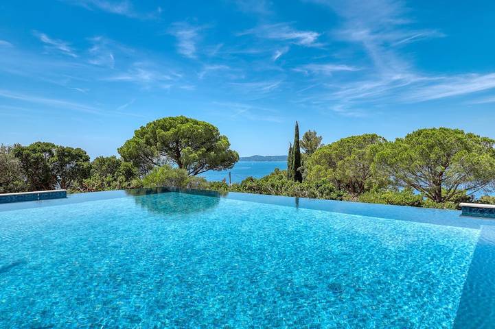 Location de vacances pour 19 personnes, avec Balcon et Jardin dans Plage du Cap Nègre