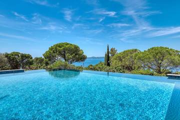 Cottage pour 19 personnes, avec balcon et jardin dans Plage du Cap Nègre