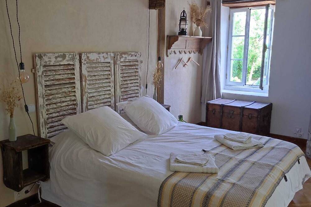 Chambre D'hôte à La Cour Souveraine Près des Plages du Débarquement et de Bayeux in Saint-Exupère-en-Bessin, Bayeux region