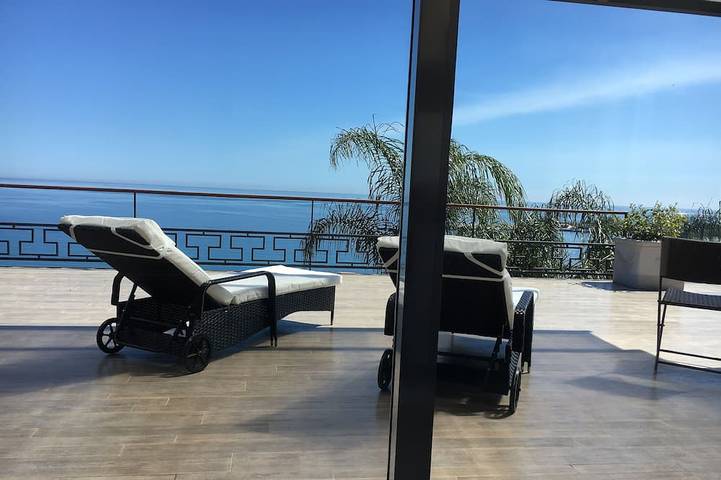 Villa for 6 people, with Balcony and Garden as well as Pool in Giardini-Naxos
