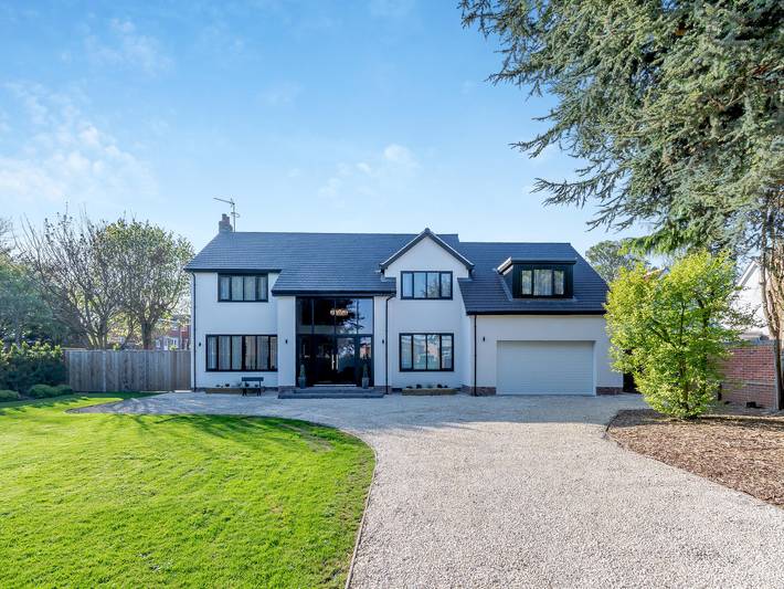 Log cabin for 10 people, with garden, with pets in Bridlington