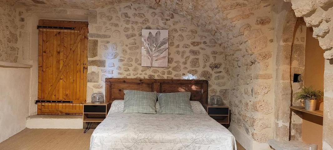 Location de vacances pour 5 personnes, avec Jardin ainsi que Bassin pour enfant et Piscine à Salles-sous-Bois