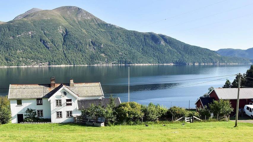 Ferienhaus für 8 Personen, mit Sauna und Terrasse in Halsa