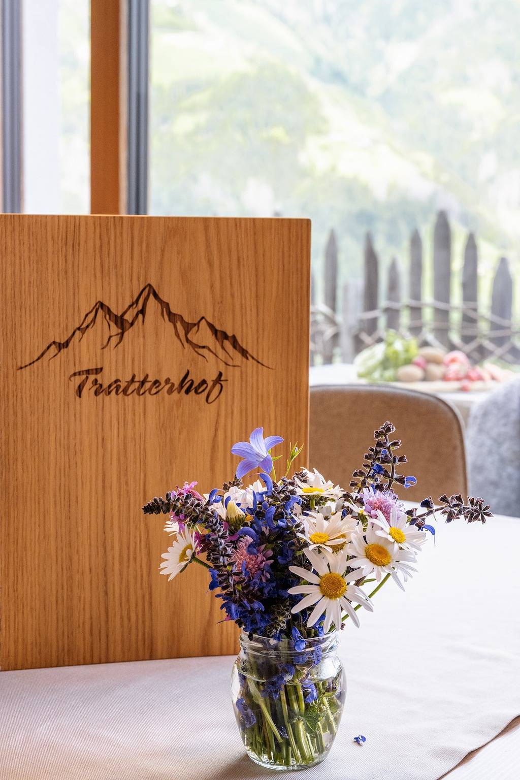 Ganze Wohnung, Ferienwohnung 'Tratterhof Apt Eidechsspitze' mit Bergblick, privater Terrasse und Wlan in Weitental, Vintl