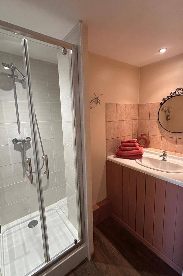 Double Room with Private Bathroom in Gevry, Jura