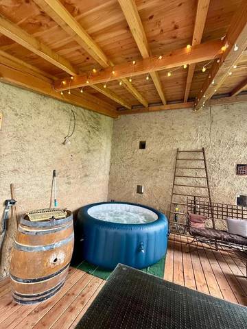 Maison d’hôte pour 8 personnes, avec jacuzzi et jardin ainsi que piscine et bassin pour enfant à Montans
