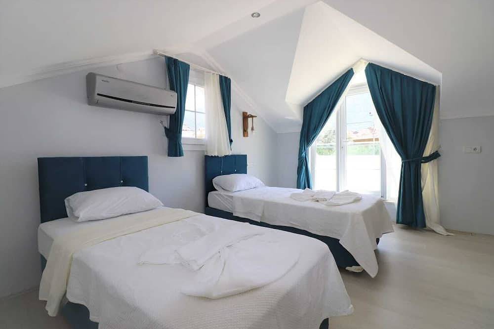 4-bedroom private pool villa in beautiful Fethiye ölüdeniz with Ac, Wifi in Fethiye, Türkische Ägäis