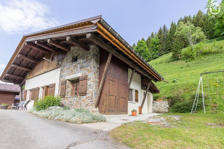 Gîte pour 8 personnes, avec terrasse à La Giettaz - 4