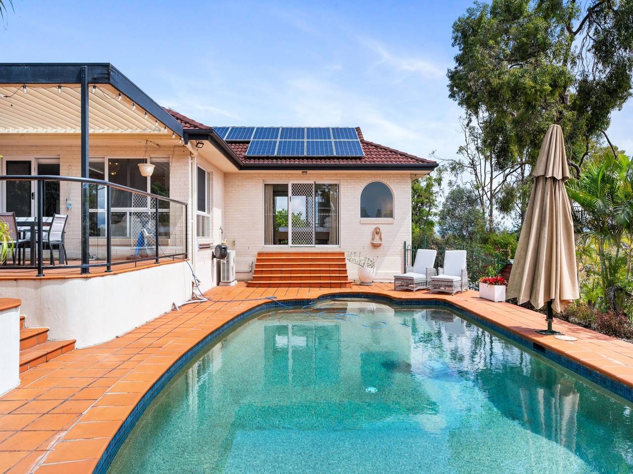 Entire apartment, Peaceful Family Home: 4-Bed, Pool, Alfresco Dining in Brisbane, Queensland