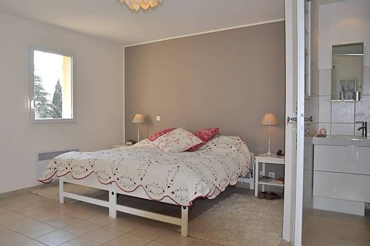 Ruhiggelegenes Haus mit Garten; in der Provence in Lourmarin, Regionaler Naturpark Luberon