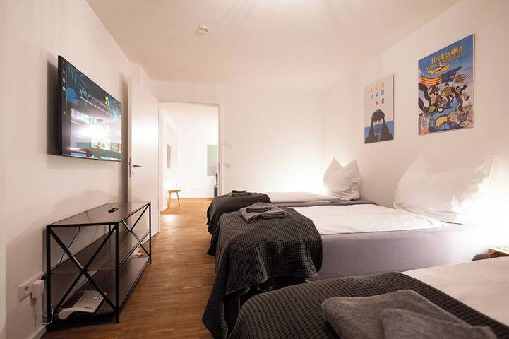 Appartement entier, Vacation apartment with 2 bedrooms (Yellow Submarine Suite) in Halle, Saale-Unstrut