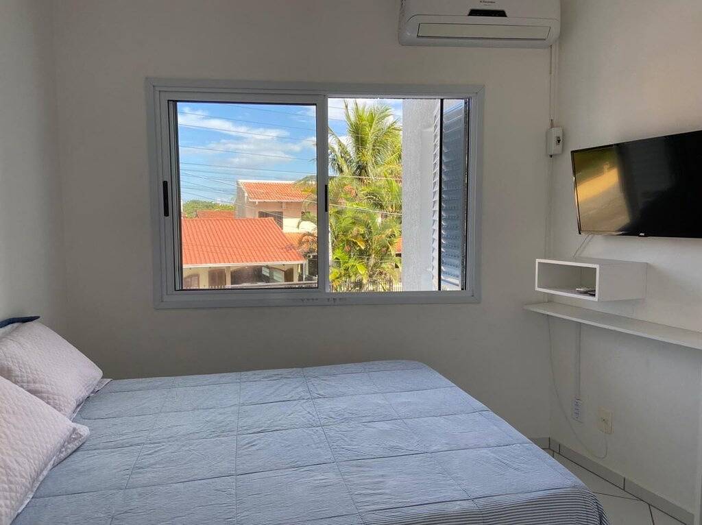 House with swimming pool on the seafront. Air conditioning and Tv in all rooms. in São Francisco do Sul, Baía da Babitonga