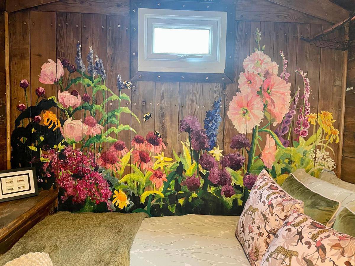 Shepherds Hut - Garden View in North Yorkshire