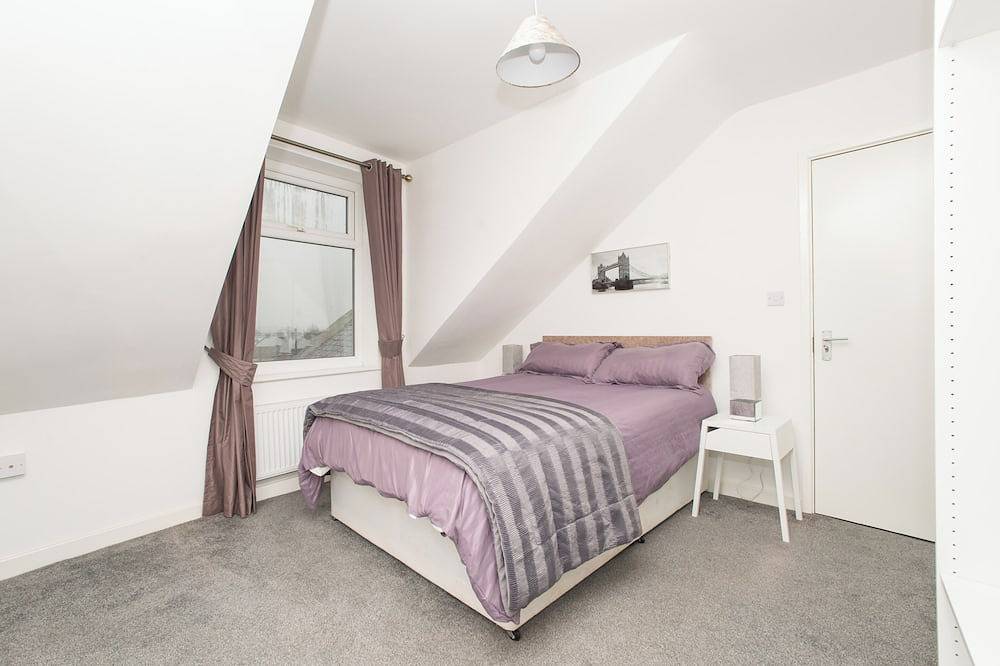 Entire apartment, Stylish 4 bed apartment close to Hospital in Sunderland