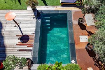 Location de vacances pour 6 personnes, avec balcon et jardin à Alleins