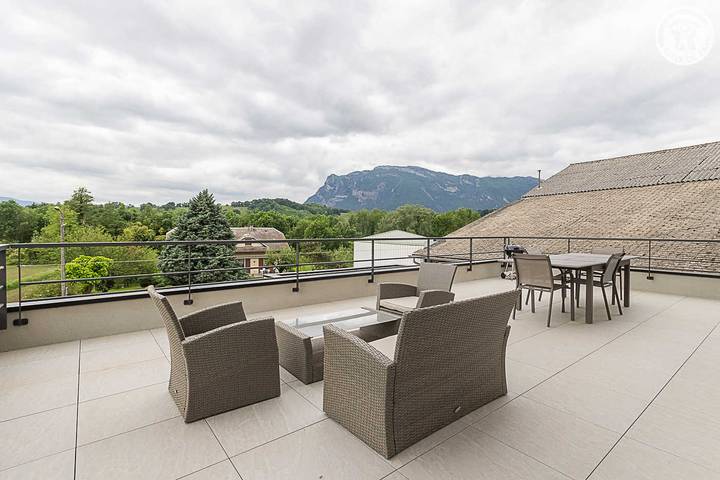 Gîte pour 8 personnes, avec terrasse dans Les Mollettes