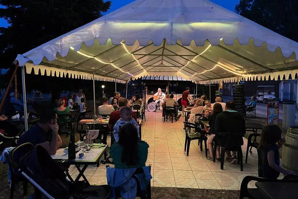 Coco Sweet 2 Chambres sans sanitaires 4 personnes in Faverolles-sur-Cher, Région de Blois