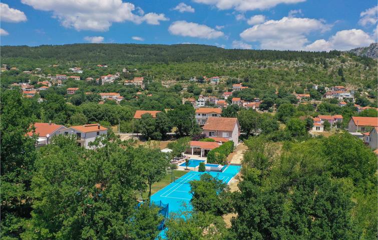 Charmante Ferienwohnung mit Pool und Terrasse, in der Nähe von Fluss und See in Imotski, Makarska Riviera