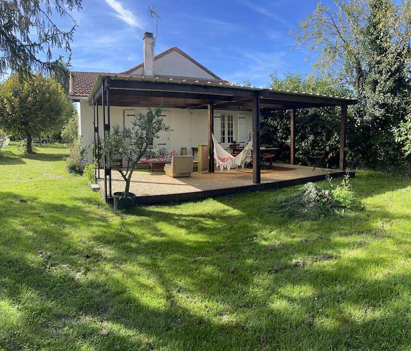 Maison indépendante sur grand terrain clos in Thénezay, Deux-Sèvres