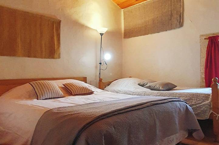 Location de vacances pour 8 personnes, avec piscine et jacuzzi ainsi que terrasse et jardin, animaux acceptés dans Le Pont du Gard - 2