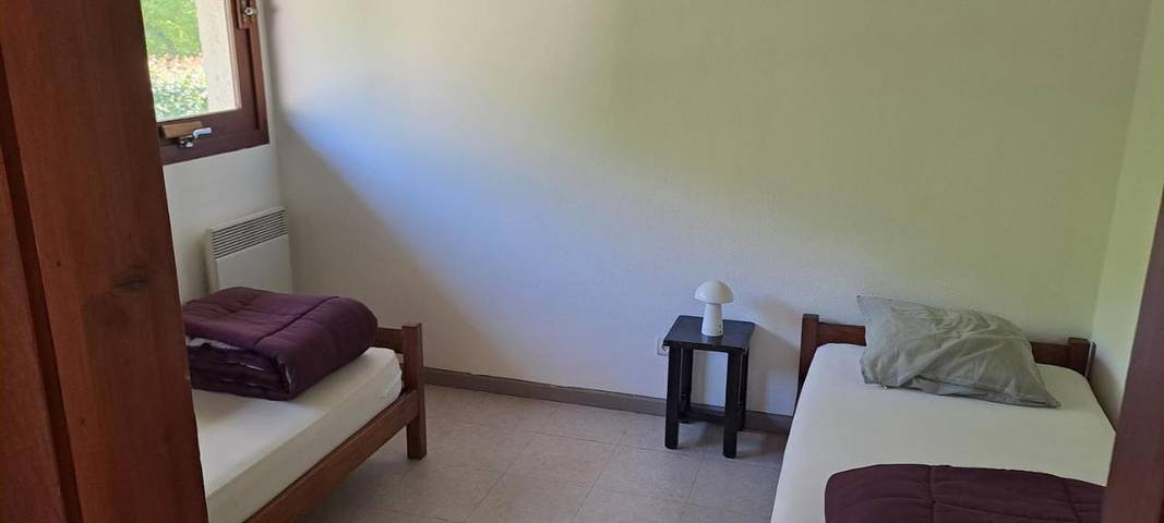 Location de vacances pour 7 personnes, avec terrasse ainsi que jardin et vue à Menat - 4