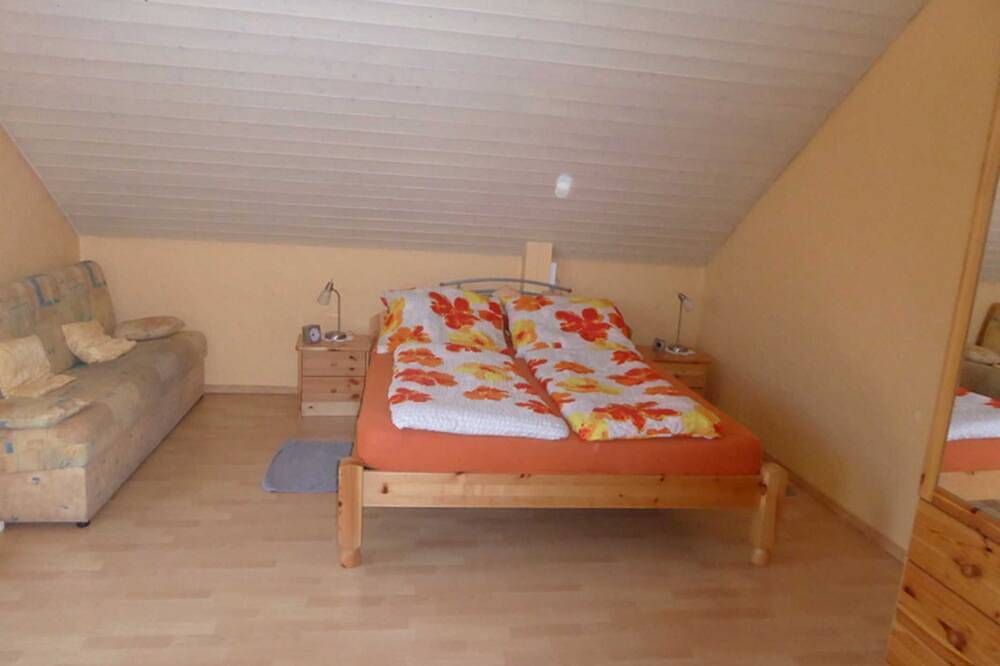 Doppelzimmer Nr. 4, ca. 22m², Etagenbad - Bea´s Gästezimmer in Europa-Park, Herbolzheim